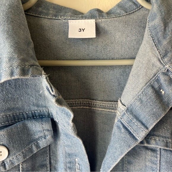 🌼 5/$25 Kids Light Wash Denim Jean Jacket Toddler Size 3Y (3T) Unisex Outerwear - Picture 2 of 8